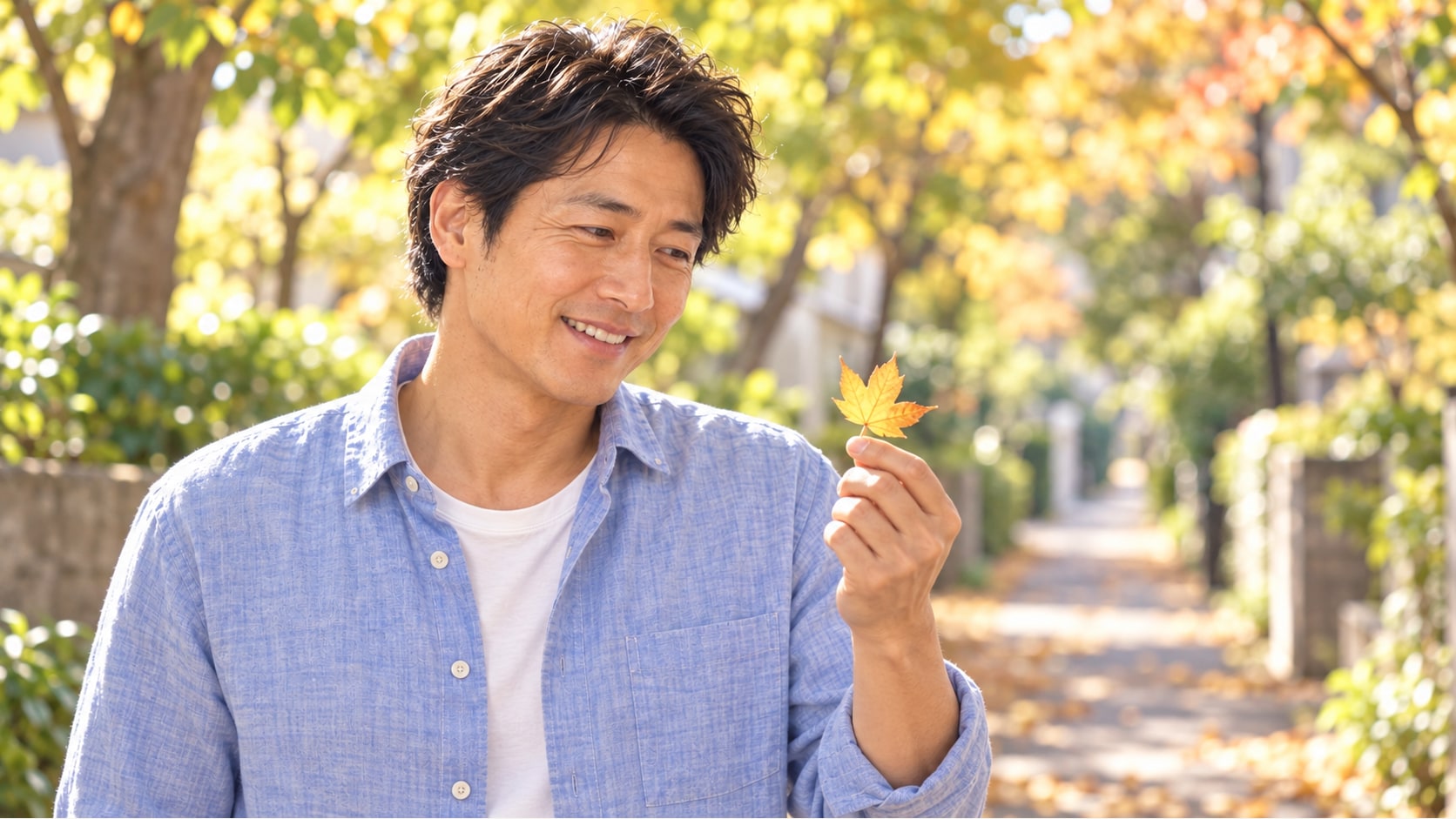 秋の散歩の場面に写るTAKERU