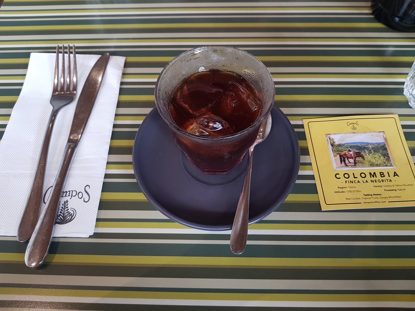 水出しコーヒーをポットで抽出している様子