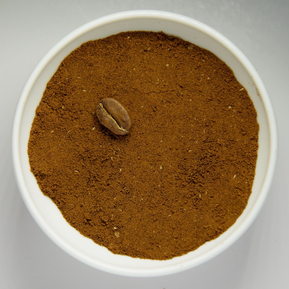 細挽きのコーヒー粉。上白糖のようにきめ細かい